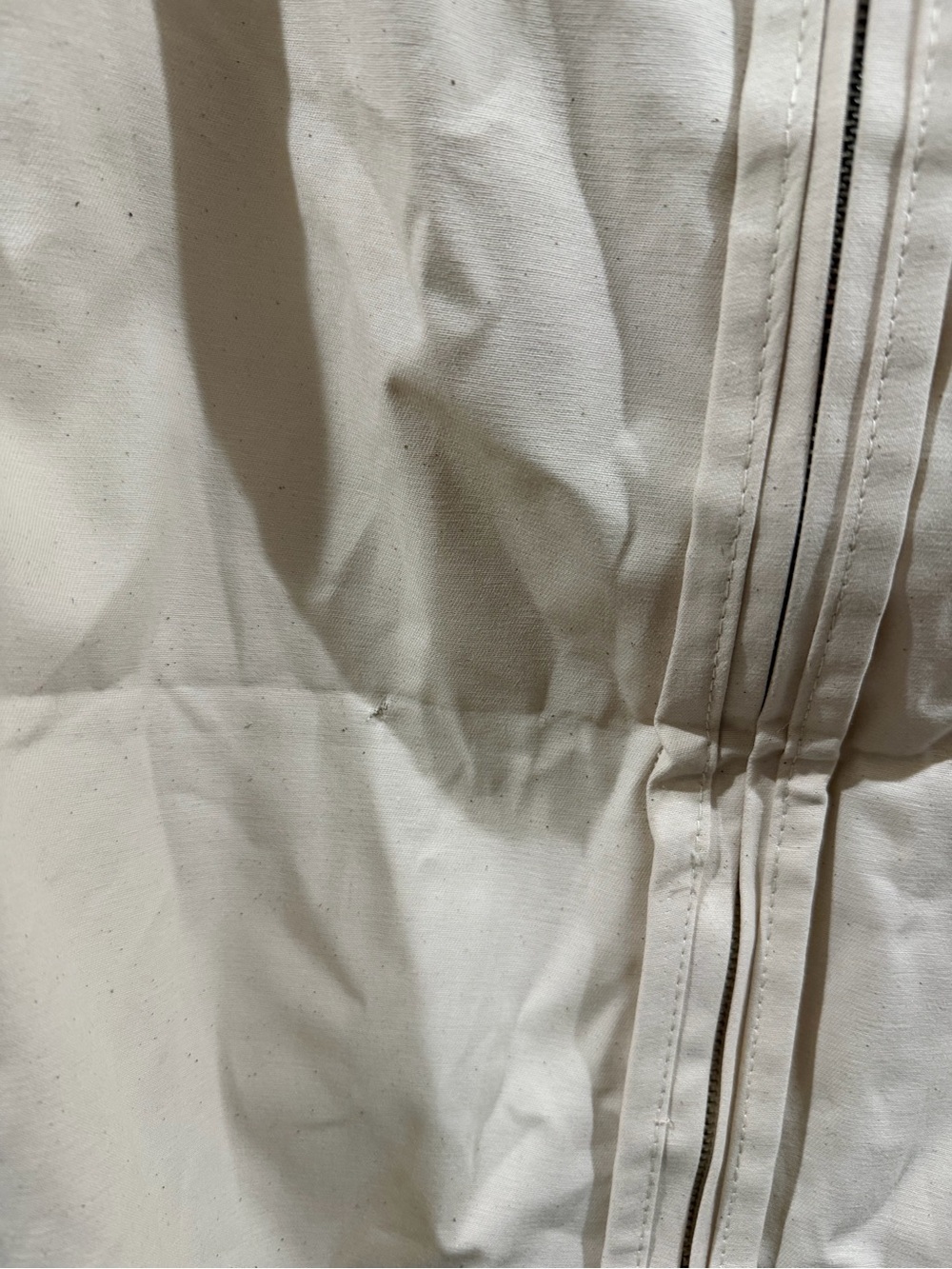Alexander McQueen Cream garment Bag with Black Logo - Picture 5 of 8